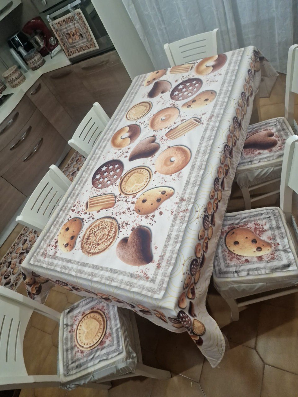 Biscuit line tablecloth x 12